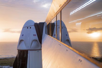 A empresa do Elon Musk, que produz o veículo, tem um acordo com a agência para fazer transportes comerciais para a órbita terrestre, para a ISS ou além