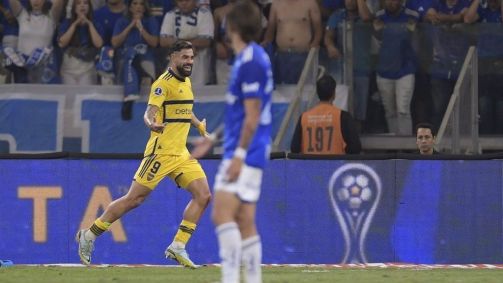 Milton Giménez comemorando gol sobre o Cruzeiro pelas oitavas de final da Sul-Americana