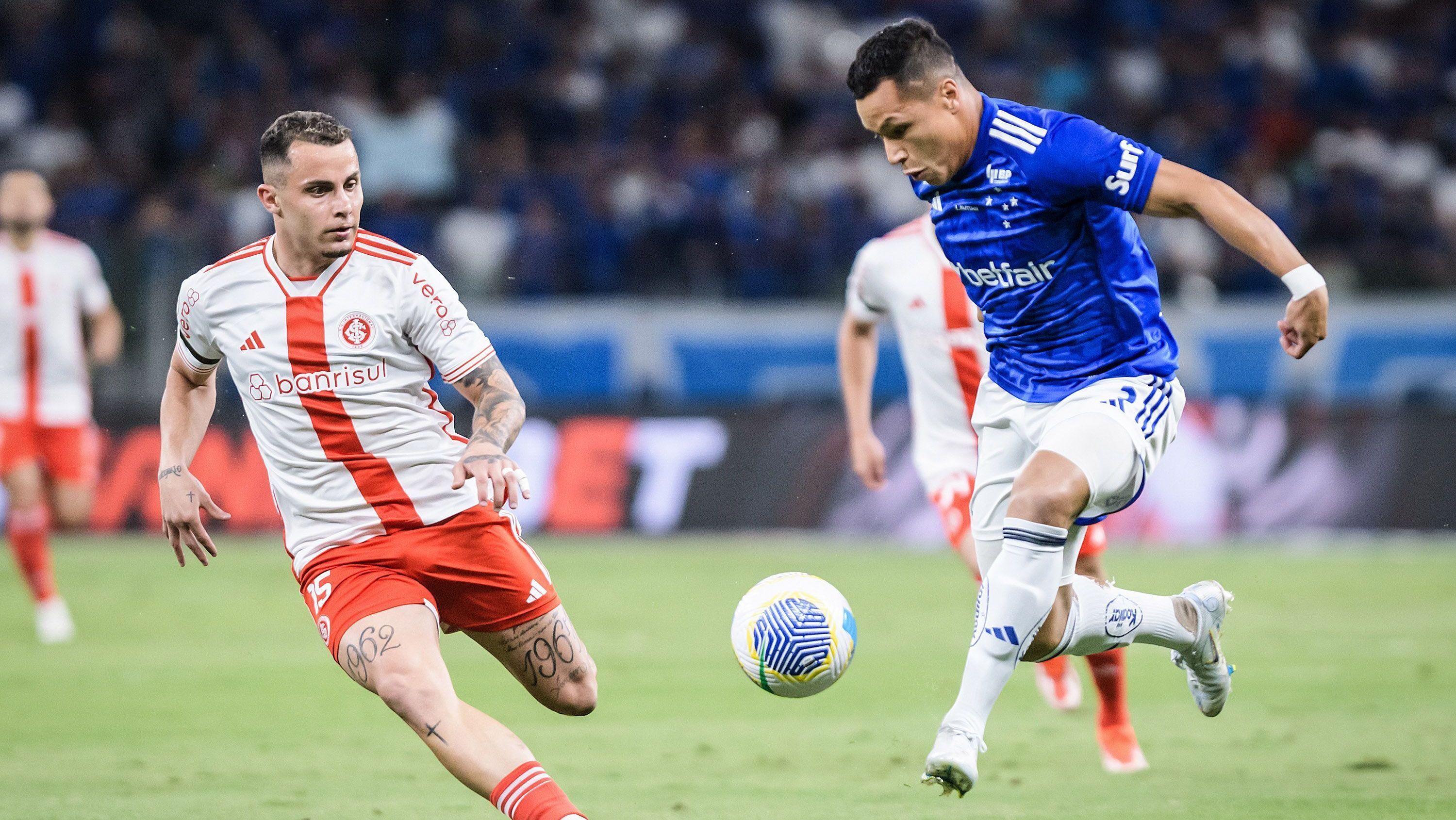 Lance de Cruzeiro x Internacional pela 5ª rodada, que estava atrasada, do Brasileirão