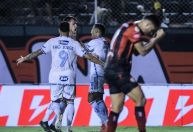 Dinneno marca duas vezes, e Cruzeiro busca empate com Vitória pelo Brasileiro