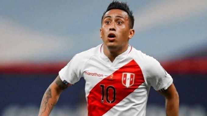 Christian Cueva com a camisa do Peru