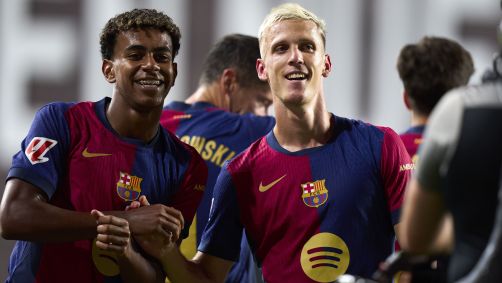 Dani Olmo comemora com Lamine Yamal seu primeiro gol pelo Barcelona