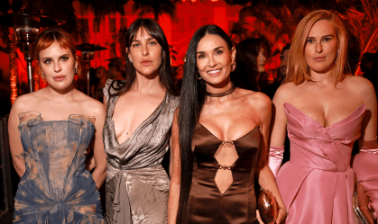 Da esquerda para direita: Tallulah Willis, Scout LaRue Willis, Demi Moore, and Rumer Willis