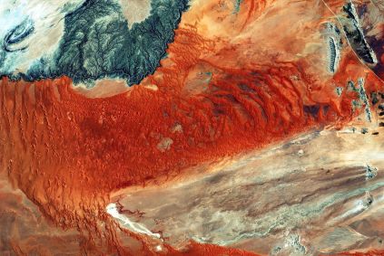 Imagem obtida em janeiro de 2016 pelo satélite Sentinel-2A do centro-oeste da Namíbia, área ao redor do Parque Namib Naukluft