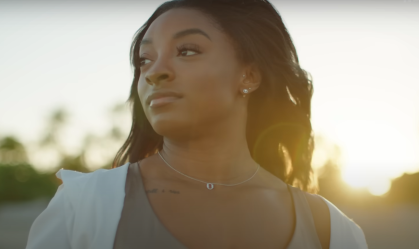 Mãe de Simone Biles quer se reconciliar com a filha após passado conturbado