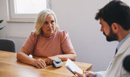 Dor das mulheres é levada menos a sério em consultas médicas, sugere estudo
