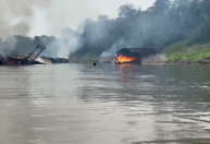Operação de combate ao garimpo destrói 420 balsas usadas pelo crime no Amazonas