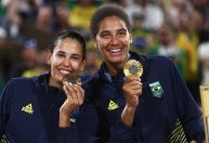 Brasil é ouro no vôlei de praia: Ana Patrícia e Duda vencem canadenses em Paris