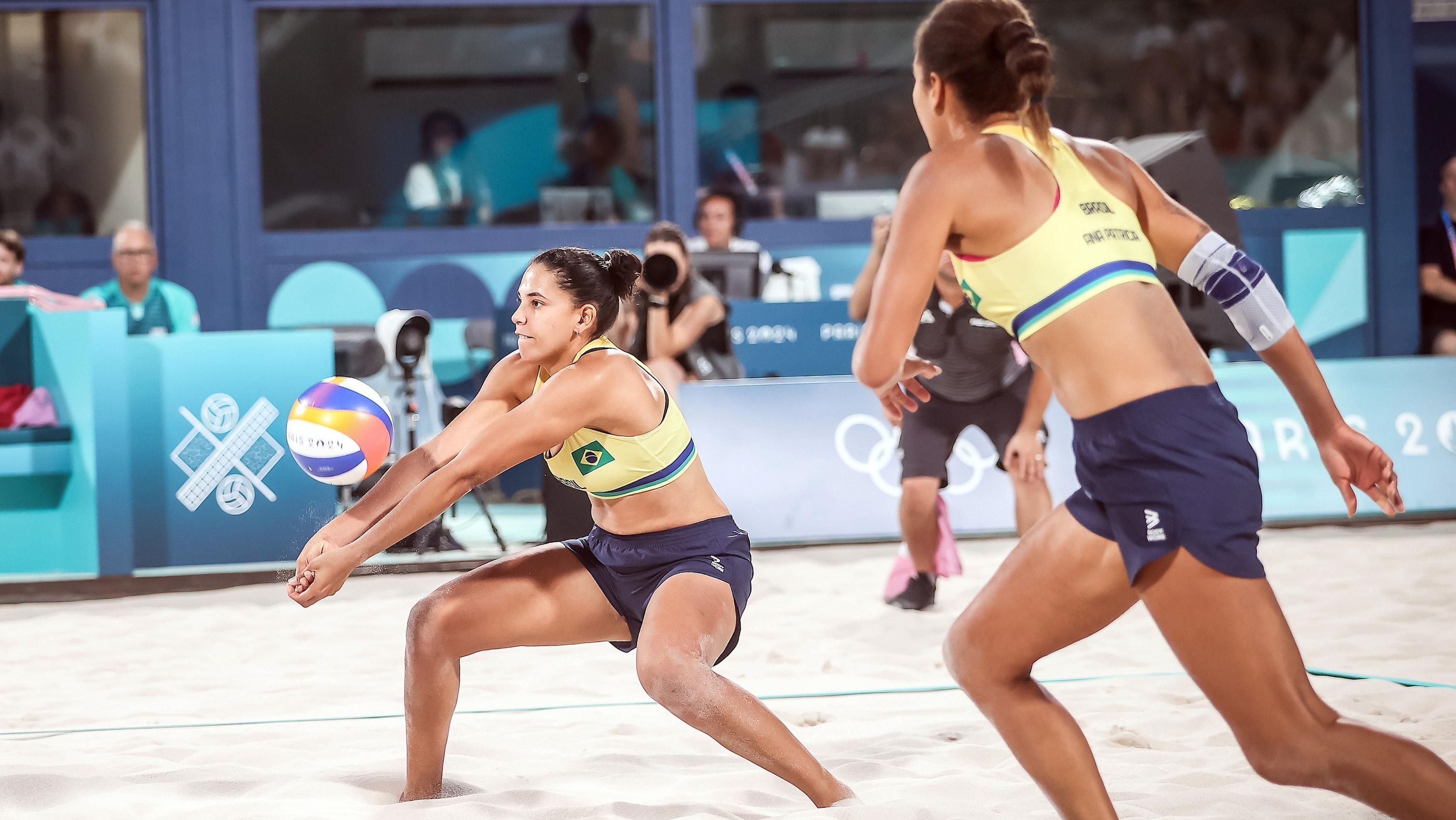 Duda e Ana Patrícia venceram as australianas Mariafe e Clancy na semifinal em Paris 2024