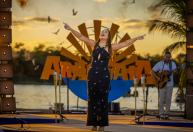 Naiara Azevedo grava DVD no rio Araguaia, e Roberta Miranda comenta: 