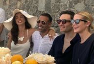 Atriz de "Gossip Girl" comparece e discursa no casamento de Ed Westwick