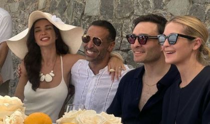 Atriz de "Gossip Girl" comparece e discursa no casamento de Ed Westwick