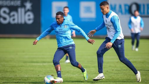 Edenilson em treino do Grêmio