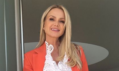 Eliana comenta sobre complexos com a própria testa
