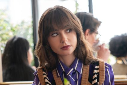 Emily usa look Miu Miu na 4ª temporada da série