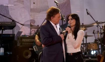Fábio Jr. e Cleo Pires emocionam ao cantar juntos no "Altas Horas"; veja