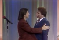 Fábio Jr. puxa coro com tema de Programa Silvio Santos durante show no RJ; veja