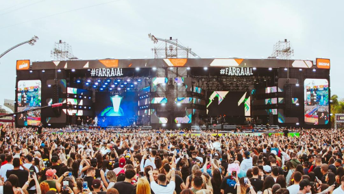 A sétima edição da festa tem como tema “Embarque na Maior Farra”, contando com mais de dez horas de apresentações, uma vila gastronômica e ativações das marcas parceiras