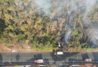 Imagens aéreas: foco de incêndio atinge área de preservação em Ribeirão Preto (SP)