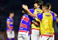 Fortaleza vence fora de casa e dorme na liderança do Brasileirão