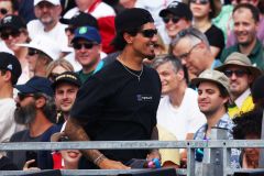Gabriel Medina chega para acompanhar a final olímpica que teve três skatistas brasileiros