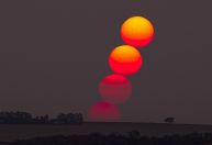Sol aparece em meio à fumaça em foto impressionante; veja