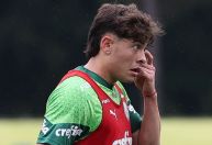 Giay, lateral do Palmeiras, compara futebol argentino e brasileiro