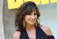 Atriz conta ter dado joelhada no nariz de Tom Cruise durante cena de sexo