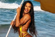 Após presentes, Gracyanne Barbosa revela que admirador secreto era uma mulher