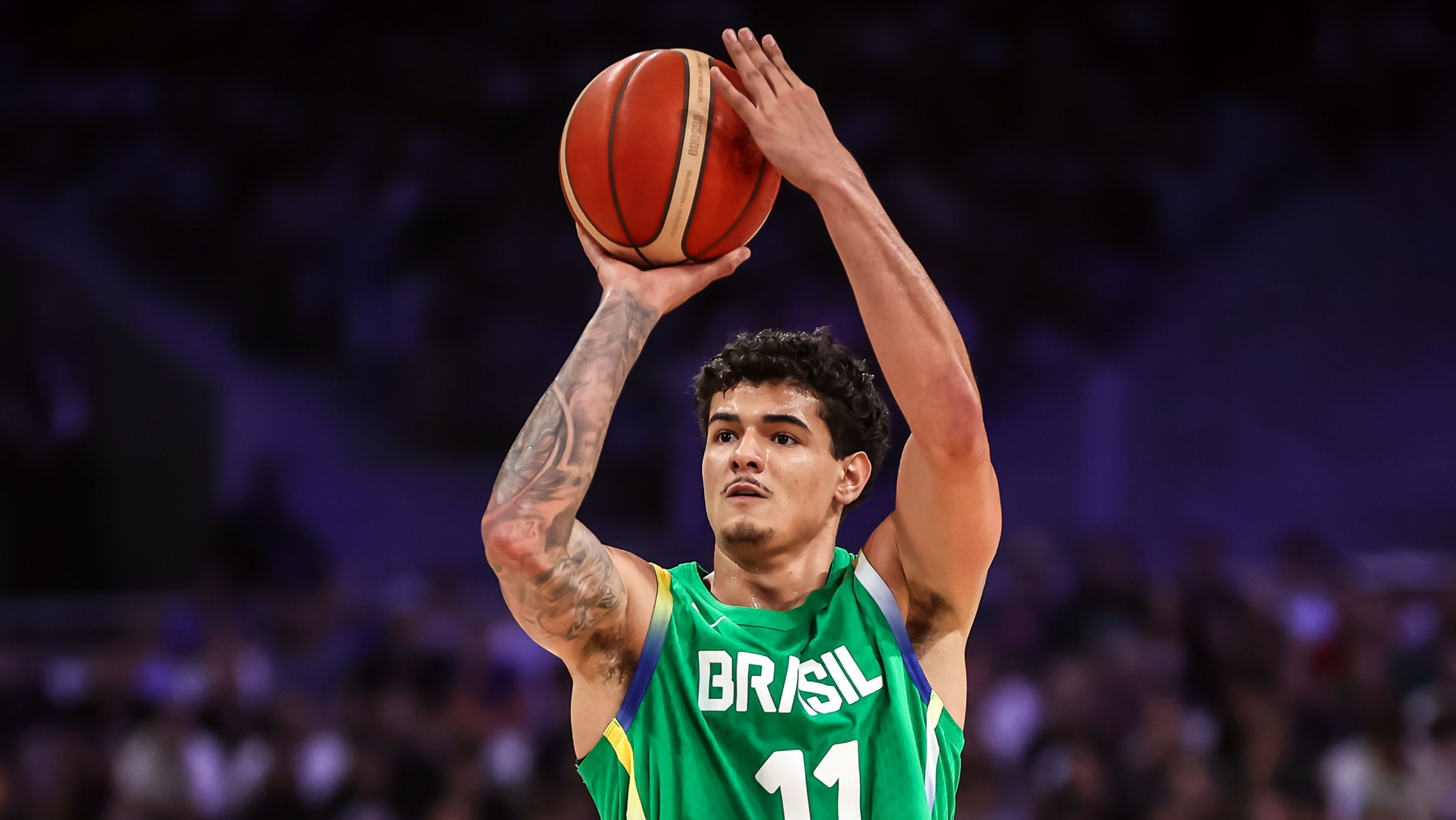 Gui Santos em jogo da Seleção Brasileira de basquete