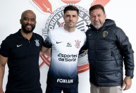 Auxiliar do Corinthians avalia estreias de Martínez e Hernández pelo clube
