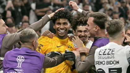 Hugo Souza tem marca expressiva em penalidades no Corinthians