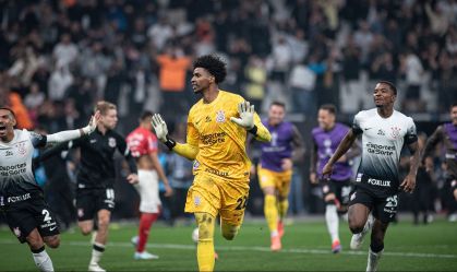 Hugo Souza brilhou e garantiu a classificação do Corinthians nos pênaltis