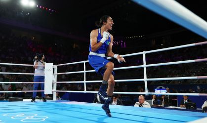 Olimpíada: alvo de polêmica, boxeadora argelina vai à final, com apoio da torcida