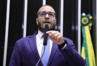 Tarifas de Trump decorrem de falhas de Lula, diz Filipe Barros à CNN