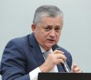 Líder do governo na Câmara é internado para procedimento no coração