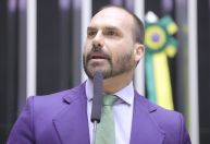 Eduardo Bolsonaro ligou para Hugo Motta para comunicar sua licença