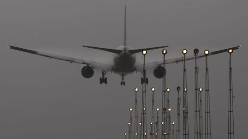 Avião pousa em Guarulhos (SP) em meio a nevoeiro