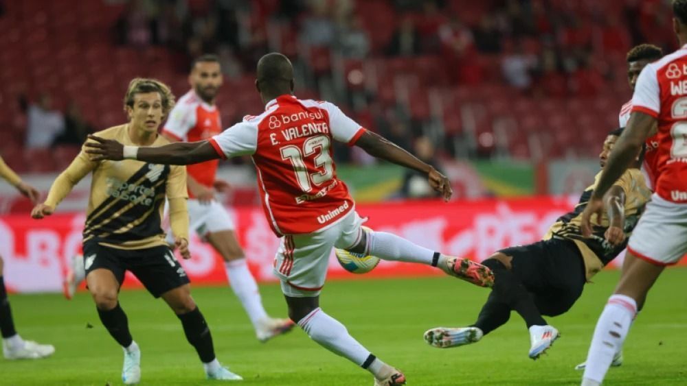 Em jogo emocionante, Inter e Athletico-PR empataram no Beira-Rio