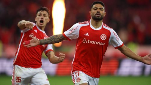 Bruno Tabata comemora gol da vitória do Inter