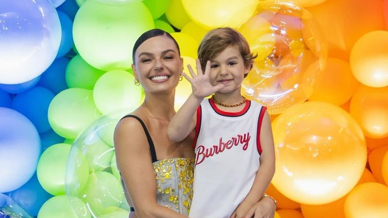 De acordo com ela, sua experiência com a condição foi rápida graças ao apoio que teve de médicos, mas foi marcante no processo de conexão com a maternidade