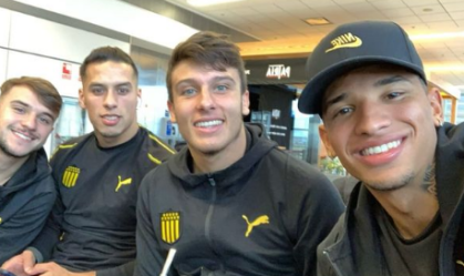 Izquierdo: uruguaios que atuam no Brasileirão prestam homenagem ao zagueiro