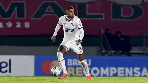 Izquierdo em jogo do Nacional-URU
