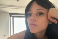 "É aterrorizante", diz Jenna Ortega sobre mensagens que recebe desde os 12 anos