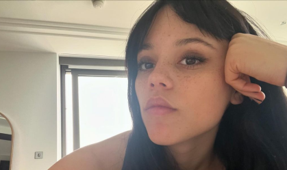 Atriz iniciou sua carreira aos nove anos, o que a expôs ao assédio online ainda jovem