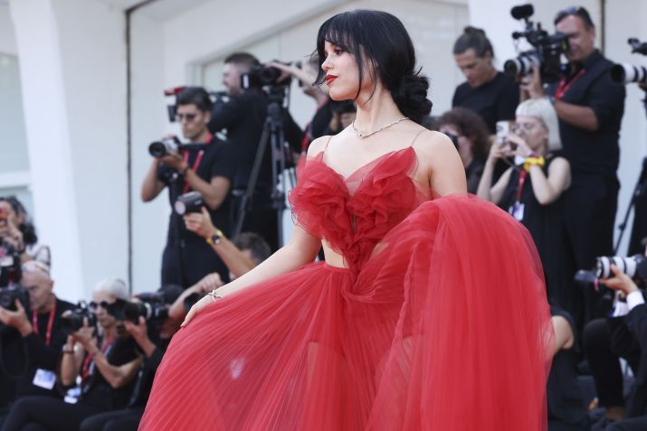 Jenna Ortega no Festival de Veneza • Stefania D'Alessandro/WireImage)