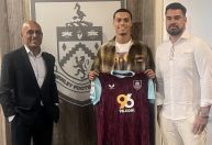 Filho de Ronaldinho Gaúcho deixa Barcelona e assina com time inglês