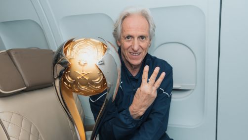 Jorge Jesus com a taça da Supercopa Saudita de 2024/25