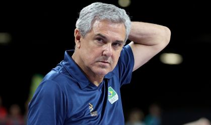 Bicampeã olímpica de vôlei revela briga com Zé Roberto: "Um ano sem falar"