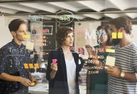 Vivendo num capitalismo cada vez mais feroz, uma boa fatia da nova geração só quer o necessário